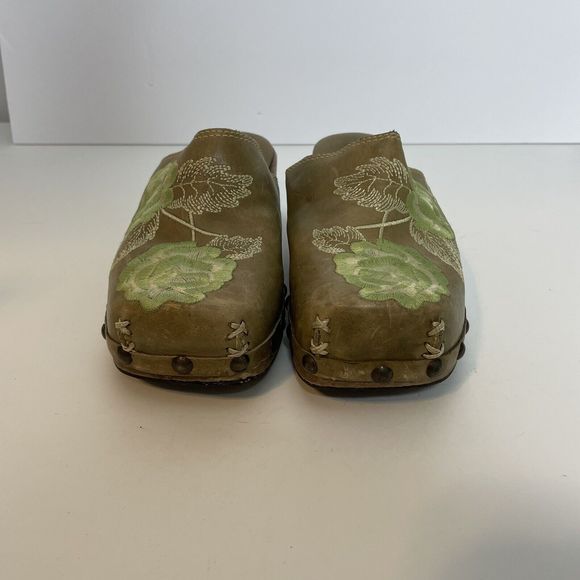 Diego Di Lucca Tan Green Leather Embroidered Floral Studded Clogs Women's SZ 6.5 - Picture 6 of 8